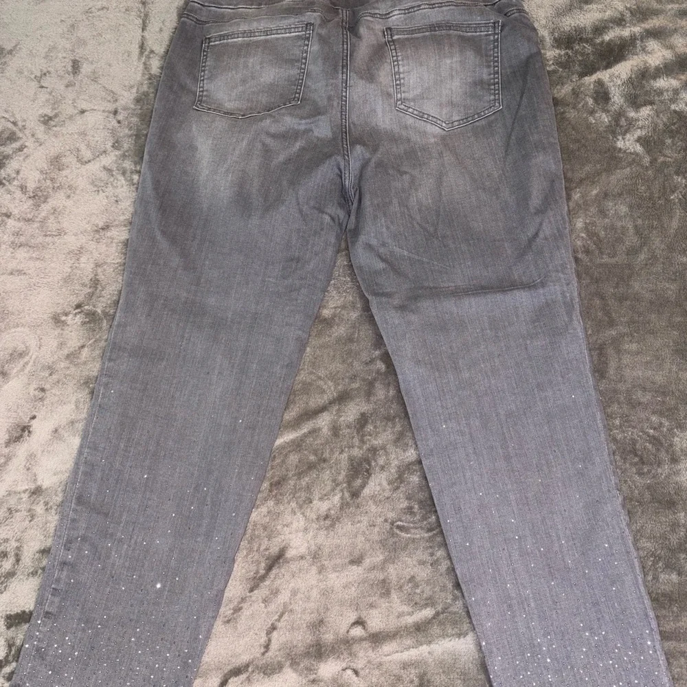 Chico's Gray Skinny Jeans with Sparkle Accents - Picture 4 of 4